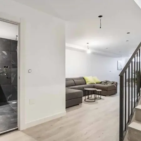 Holiday home Fantastic Townhouse Near The