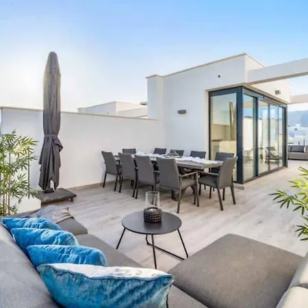 Fantastic Townhouse Near The Holiday home