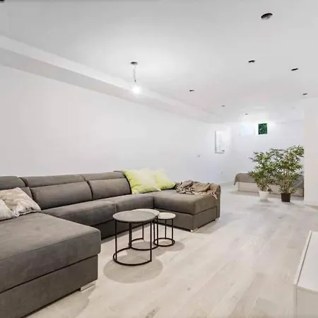 Fantastic Townhouse Near The Holiday home Malaga