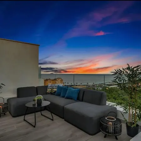 Holiday home Fantastic Townhouse Near The