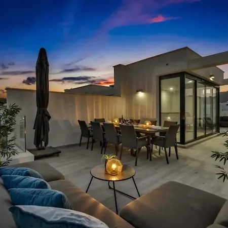 Fantastic Townhouse Near The Holiday home Malaga