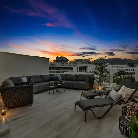 Holiday home Fantastic Townhouse Near The